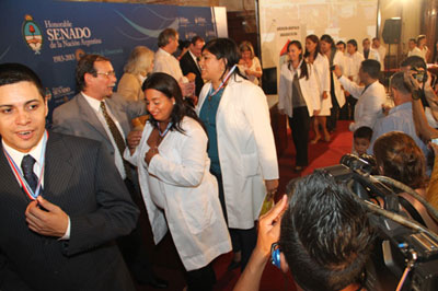 Agasajo en el Senado de la Nación para los argentinos que estudiaron Medicina y Deportes en Cuba