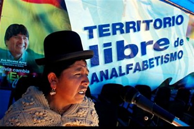 Bolivia es declarada territorio libre de analfabetismo por la Unesco