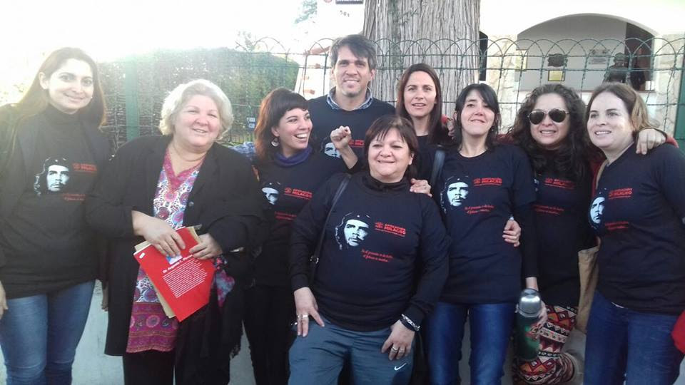 Argentina. Conmemoraron en Alta Gracia, Córdoba, natalicio 88 del Che. En una fría aunque soleada tarde otoñal de la serranía cordobesa, Alta Gracia acogió hoy un acto para conmemorar el natalicio 88 de Ernesto Che Guevara en el que se habló de misiones humanitarias y solidarias.