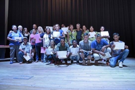 Aprendieron a leer y escribir con el programa Yo, Sí Puedo La intendenta encabezó el acto donde se otorgó el diploma a los 104 egresados y se distinguió a facilitadores e instituciones. Hubo un emotivo homenaje a Fidel Castro.