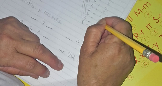 De la A a la Z: ser menos vulnerables aprendiendo a leer y a escribir. La educación y la salud de la mano de profesionales solidarios.