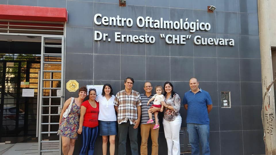 Embajador de Cuba en Argentina Orestes Pérez recorre las instalaciones de la Clínica Oftalmológica Dr. Ernesto Che Guevara, que funciona en Córdoba desde él año 2015. Hasta la fecha, la clínica ha realizado más de 1200 operaciones totalmente gratuitas.