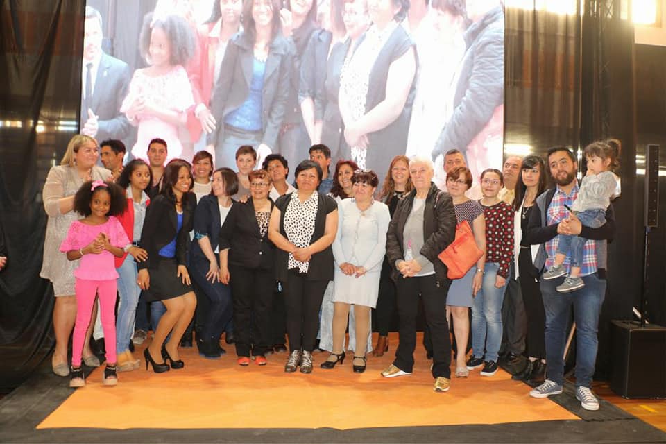33 vecinos completaron el curso del Programa de Alfabetización “Yo Sí Puedo”. En el marco de la implementación en nuestra ciudad del Programa de Alfabetización “Yo Sí Puedo”, este viernes a las 18:00hs se realizará en el Centro Deportivo Municipal el acto de entrega de diplomas a los primeros 33 vecinos que completaron el curso y que aprendieron a leer y escribir.