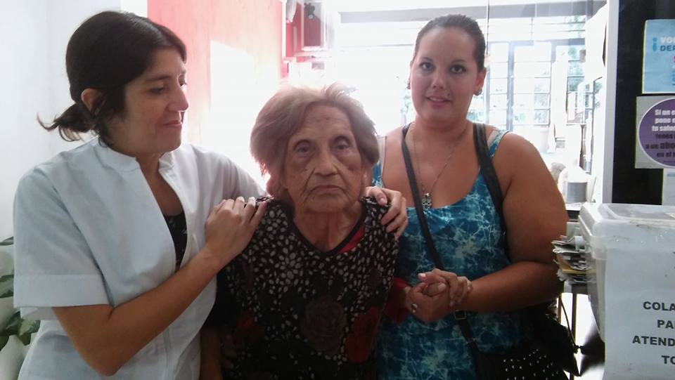Doña Ricarda, correntina y cantora, mujer fuerte de 82 años que hoy sábado 17 recuperó la visión de su ojo derecho.