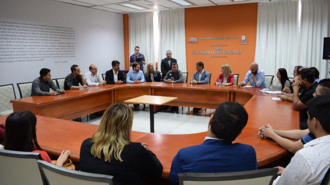 Lanzaron el programa de alfabetización “Yo, sí puedo”. En el marco de un proyecto de Extensión de la UNLaR se realizó el lanzamiento del método de alfabetización “Yo, sí puedo”. Dicha modalidad se basa en un sistema educativo cubano para la alfabetización de adultos. Hasta la fecha con el programa se ha alfabetizado a casi de diez millones de personas de 130 países y en  América Latina ha sido éxito. Dialogamos con el coordinador del programa Mario Rosales quien brindó todos los detalles