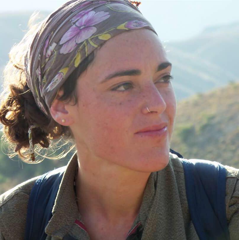 Alina Sánchez, la de las convicciones intactas, la de los sueños en el alto y el corazón verde revolución, hoy te despedimos como Mártir de #Afrin, como símbolo del internacionalismo y la lucha de las mujeres en #Kurdistán.