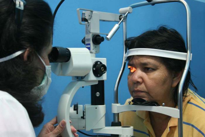 El récord médico de Chávez y Fidel Los colaboradores cubanos de la salud, junto con recursos humanos venezolanos, han conseguido en los 15 años de la Misión Barrio Adentro ofrecer en todo el país más de 1 250 millones de atenciones médicas.