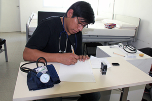 “Cuba compartió sus conocimientos y nos formó como médicos al servicio de nuestras comunidades”