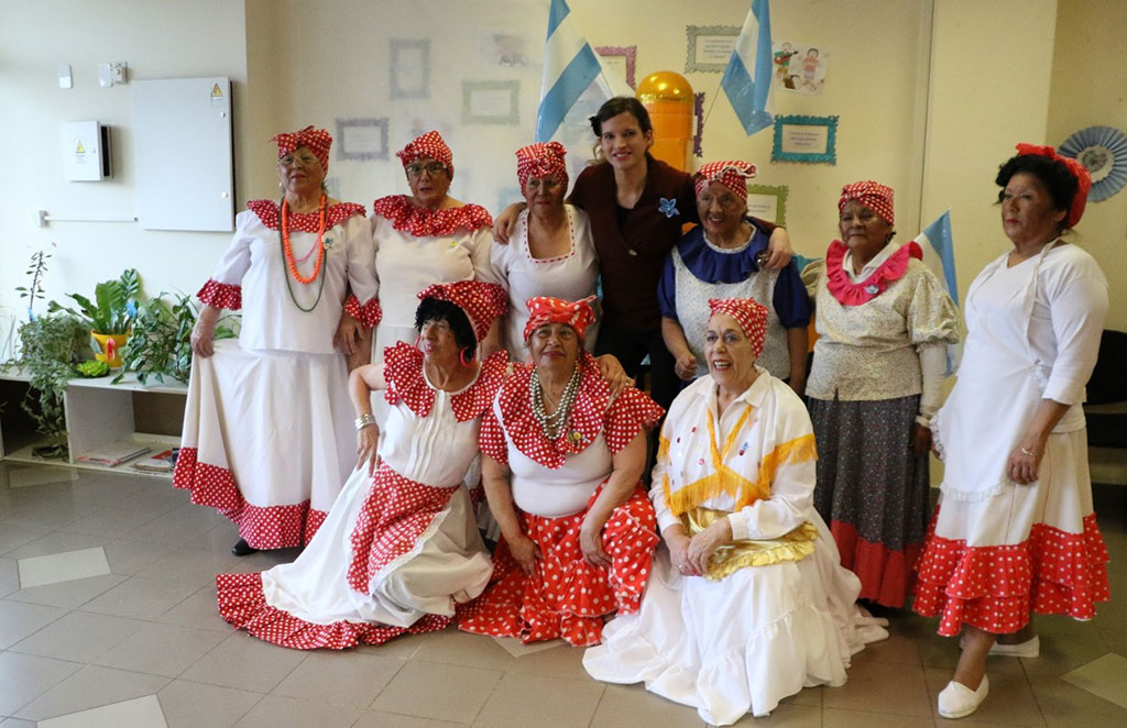 Abuelos cerraron actividades del año. La Dirección Municipal de Tercera Edad lleva adelante durante todo el año actividades recreativas y educativas. Desde la dirección, compartieron el balance realizado por las actividades del año; en las que participaron más de 300 adultos mayores, tanto en los talleres, capacitaciones, y charlas sobre temas específicos de salud, entre otros.