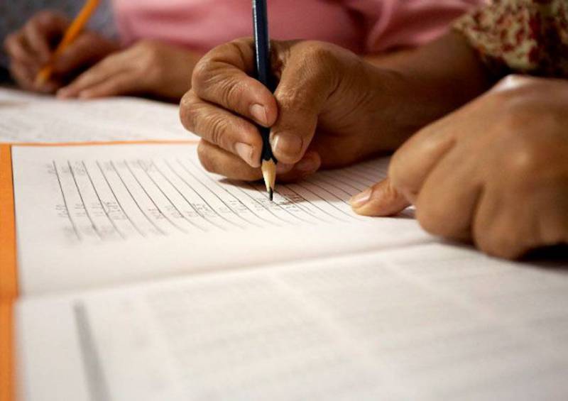 “Yo sí puedo”, un espacio para que la gente aprenda a leer y escribir Comenzó a funcionar hace 8 años y cada vez más personas que no tuvieron la posibilidad de estudiar, se suman al programa.
