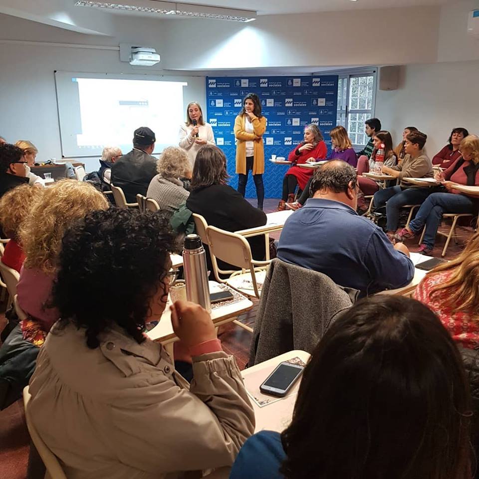 La Fundación UMMEP estuvo participando en el lanzamiento del Consejo Social tras la invitación de la Facultad de Ciencias Sociales de la UNC. Primer instancia que nos encontró a diversos actores de la sociedad (sindicatos, organizaciones sociales de incidencia en diferentes áreas como ser Derechos Humanos, Géneros, Salud, Educación, Comunicación, etc) conversando sobre el trabajo realizado en los diferentes territorios y compartiendo las expectativas que se tienen de este espacio en el marco de esta universidad pública.