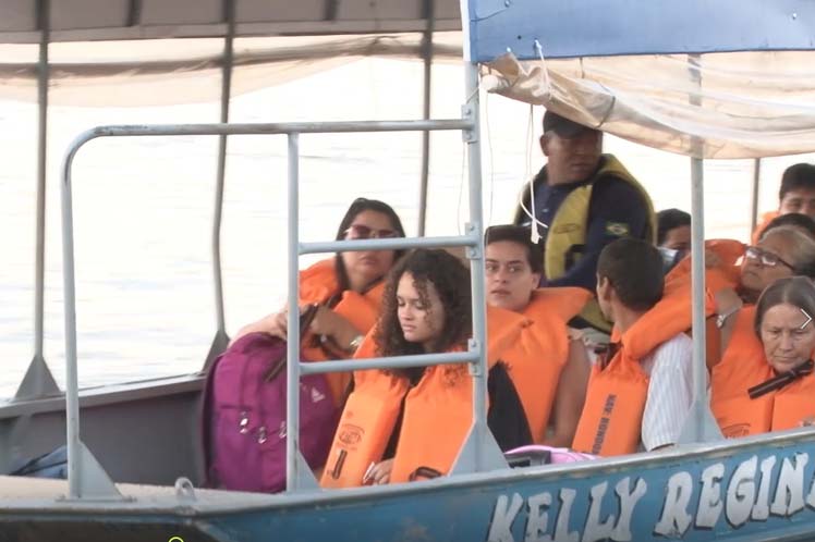 Brasileños recuperan visión en Bolivia gracias a médicos cubanos