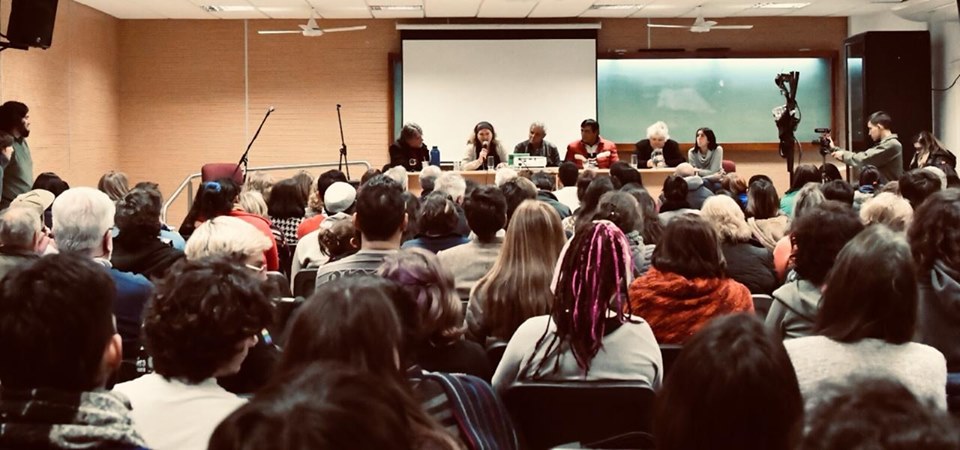 LA SALUD EN NUESTROS PUEBLOS. La Dra. Aleida Guevara March en la UNC.  En la Facultad de Filosofía y Humanidades de la UNC, tuvo lugar una charla abierta acerca de “La Salud de nuestros pueblos”, con la presencia del decano, profesor Juan Pablo Abratte, como anfitrión del encuentro que recibió a la médica cubana Aleida Guevara March, hija del guerrillero heroico Ernesto Che Guevara.