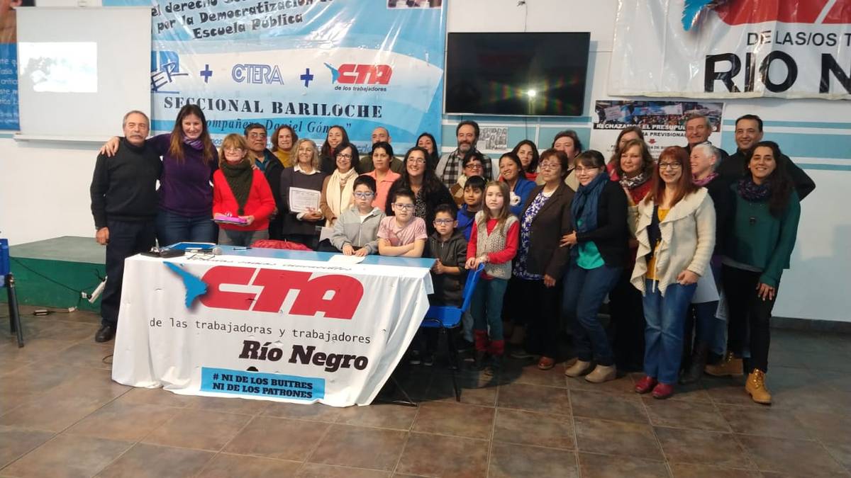 Finalizó un nuevo ciclo del programa «Yo sí puedo». La fiesta de egresados se llevó a cabo este viernes (06/09) en UNTER. Se entregaron los certificados y se vivieron momentos de profunda emoción. Muchas fueron las personas que aprovecharon este programa para aprender a leer y escribir en 100 días.