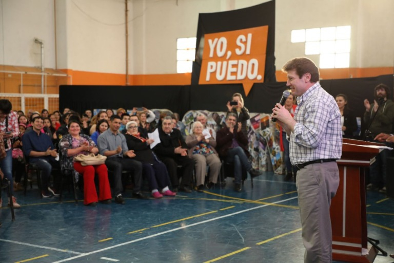 PROGRAMA “YO SÍ PUEDO” RÍO GRANDE REDUJO A LA MITAD EL ÍNDICE DE ANALFABETISMO. Este miércoles el Intendente Gustavo Melella encabezó el acto anual de cierre del programa. Estuvieron presentes los vecinos y vecinas que aprendieron a leer y escribir este año y los facilitadores que los acompañaron en el proceso, junto a familiares y amigos. Participó el Embajador Extraordinario y Plenipotenciario de Cuba en Argentina, Sr. Orestes Pérez Pérez