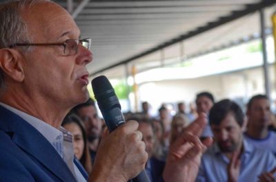 «Si quienes protestan por la cooperación con Cuba consiguen médicos de Argentina se acabó el problema»: Daniel Gollán, ministro de Salud de Buenos Aires