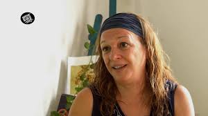 Entrevista a Claudia Camba: «Si Cuba no se dejó presionar nunca por el imperio más poderoso que se haya conocido, no creo que se deje presionar por una fuerza corporativa, sea médica o mediática.»