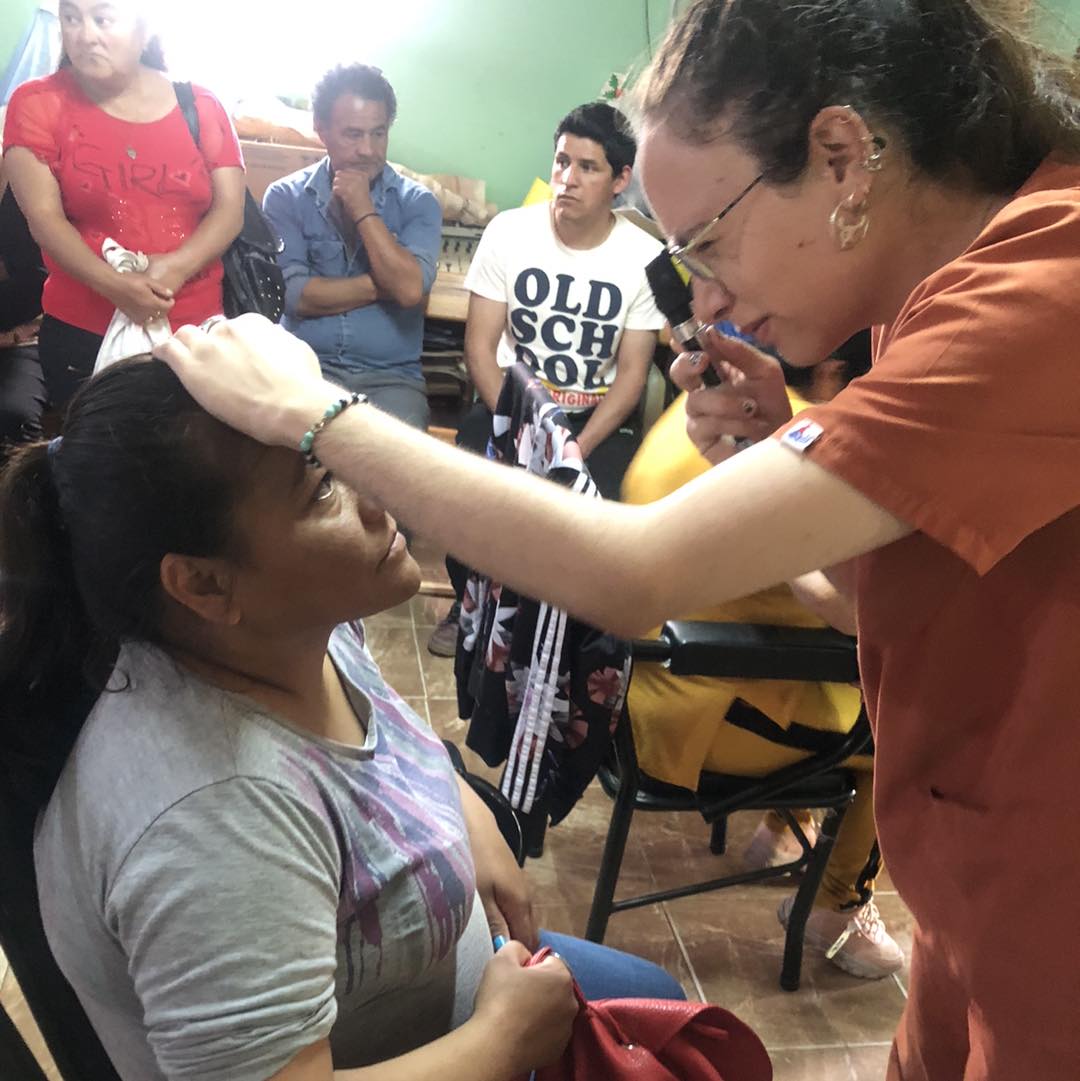 La distancia geográfica y el aislamiento de la poblacion campesina también son obstaculos a vencer