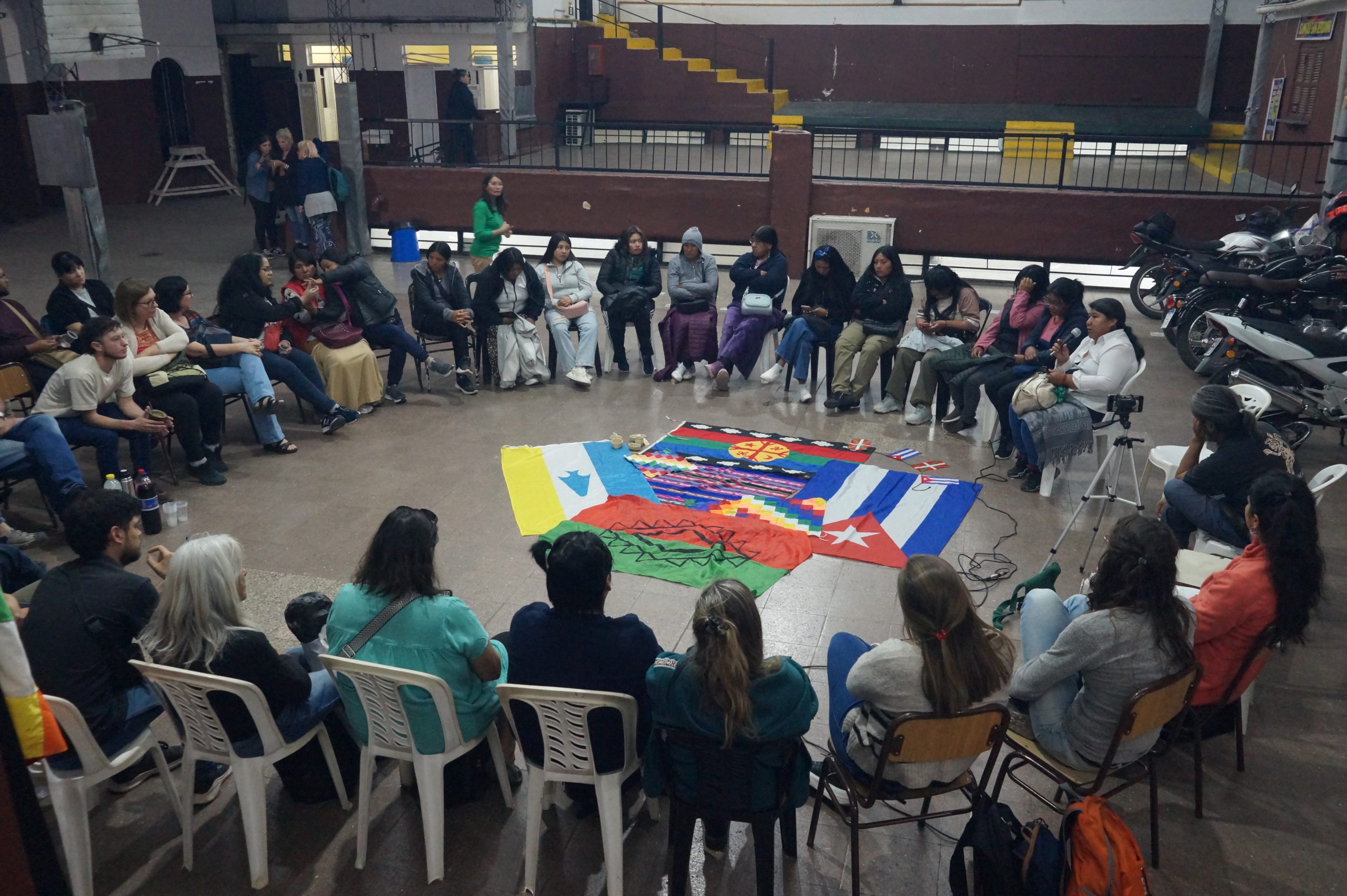 Encuentro entre integrantes de la comunidad de Santuario de tres pozos y comunidad educativa del Instituto de Culturas Aborigenes