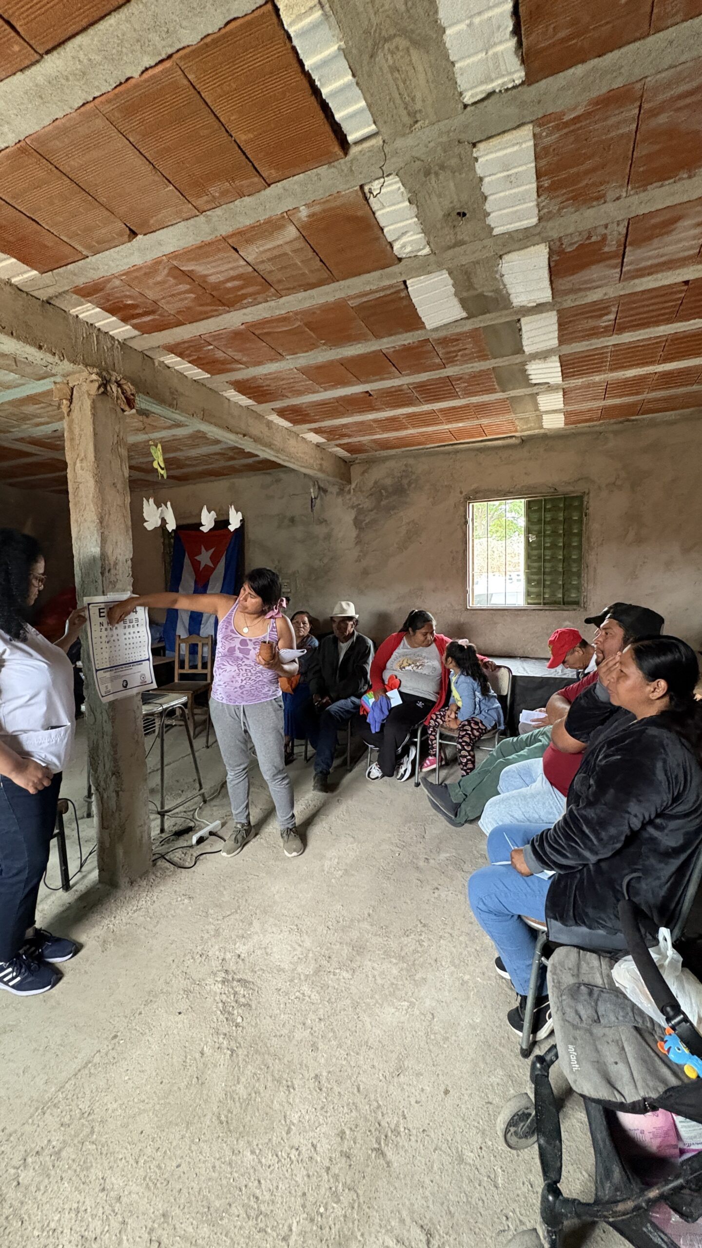 Vecinos del barrio 6 de Agosto se capacitan para detectar problemas visuales