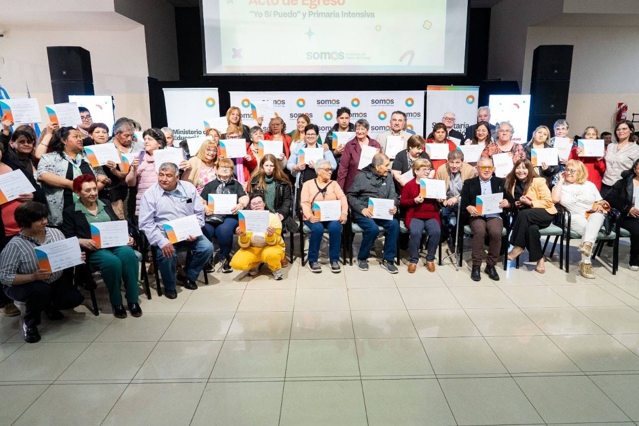 166 personas reciben sus certificados por alcanzar los objetivos trazados por el progrma Yo Si Puedo y Primaria Intensiva en Tierra del fuego